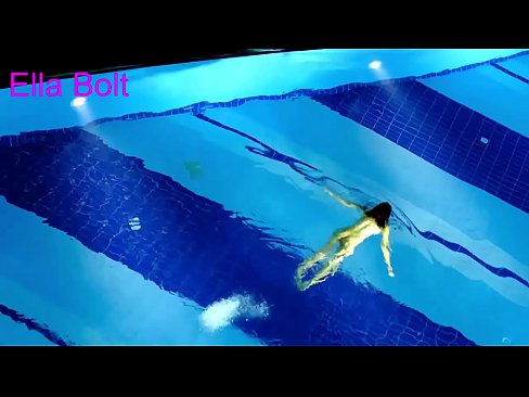 ❤️ Nu mă pot opri din privit, tânără blondă surprinsă înotând goală în piscina stațiunii ELLA BOLT ❌   at ro.liporno.ru ❌️
